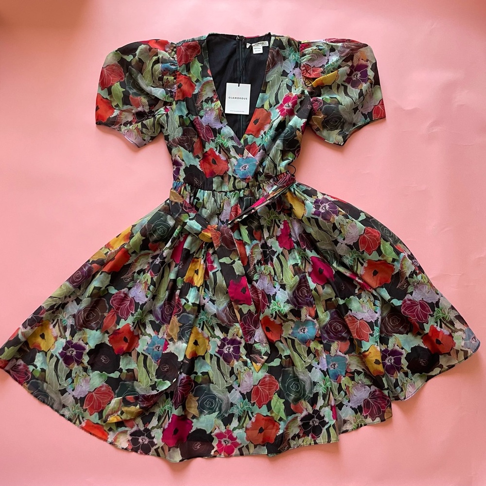 Never worn floral dress by GLAMOROUS brand.
